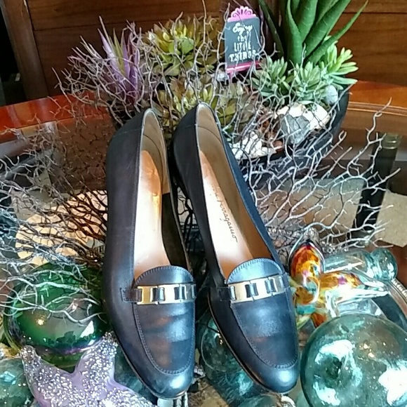 Salvatore Ferragamo Size 10. EU: 40 SEE SIZE CHART - Picture 1 of 4